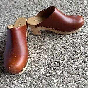 Nisolo Chestnut Leather Clogs